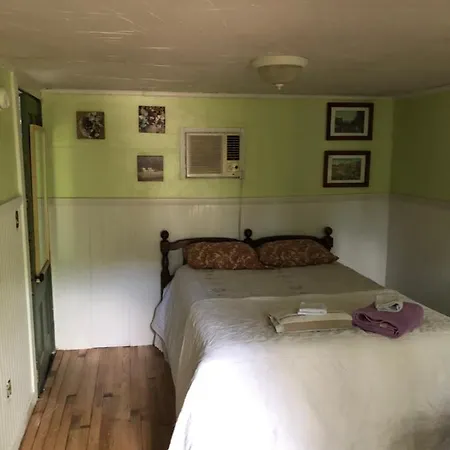 Seafarer Inn And Cottages-2